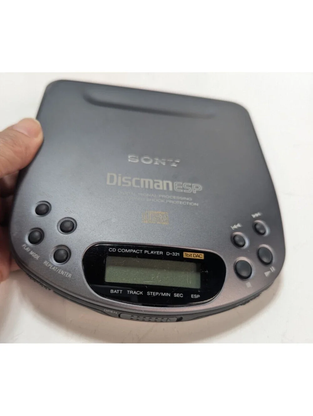 Sony D-321 Discman with Case, Batteries, Charger, Headphones Portable CD Player